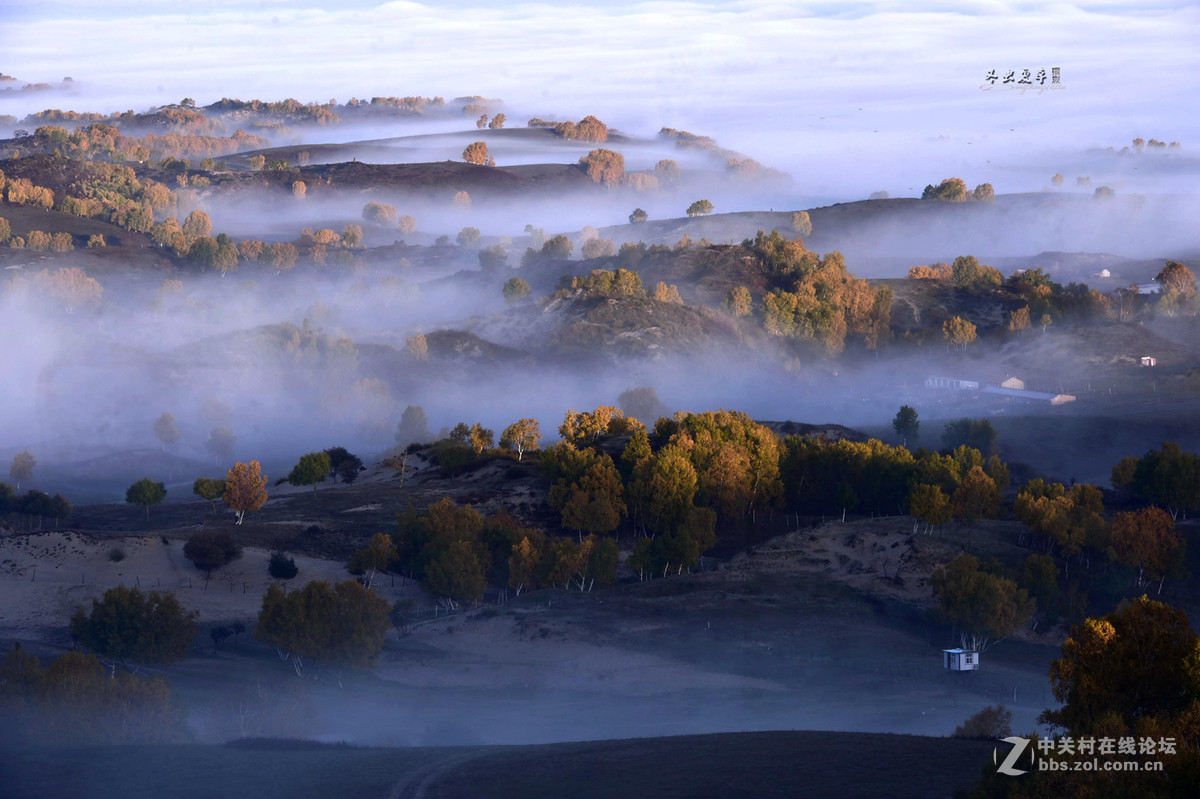 云雾缭绕的敖包吐----内蒙古乌兰布统风光