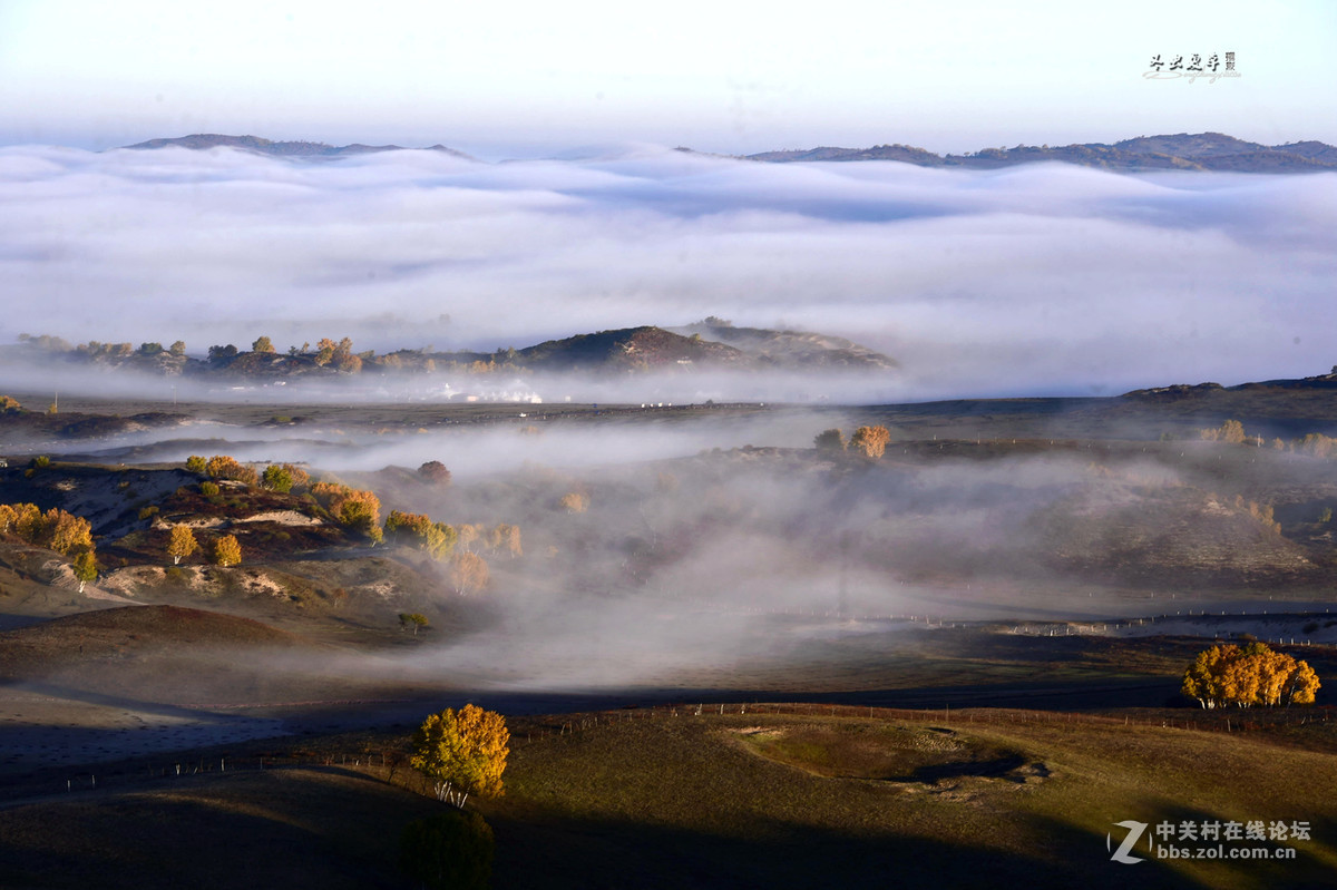 云雾缭绕的敖包吐----内蒙古乌兰布统风光