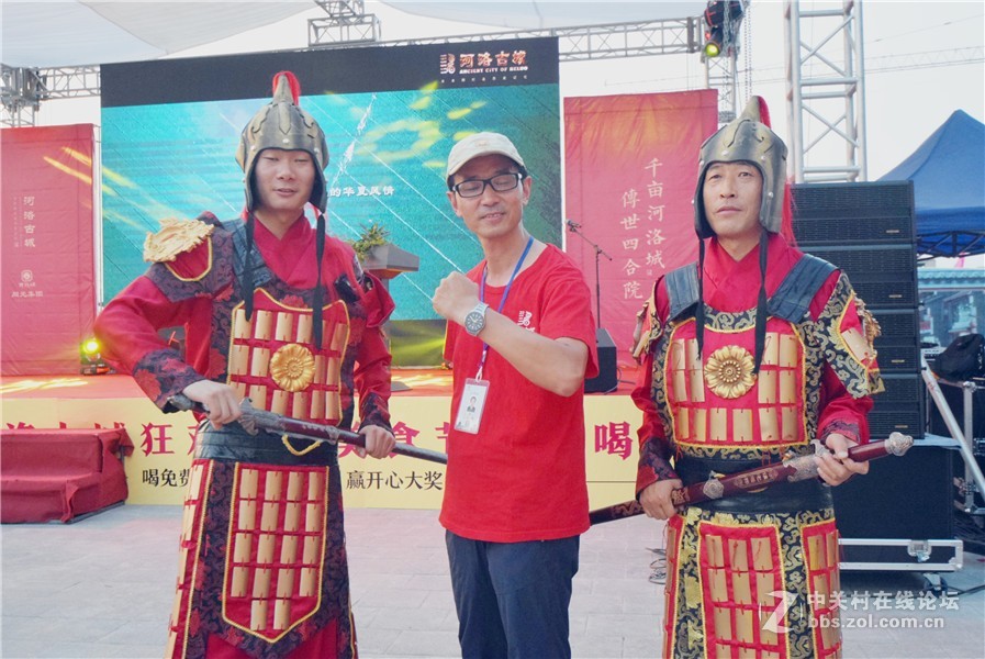 穿越.河洛古城首届仲夏夜啤酒文化节昨晚开幕