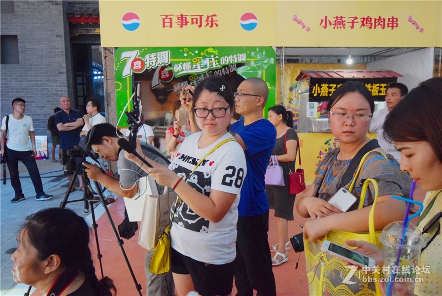 穿越.河洛古城首届仲夏夜啤酒文化节昨晚开幕