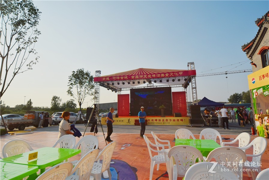 穿越.河洛古城首届仲夏夜啤酒文化节昨晚开幕