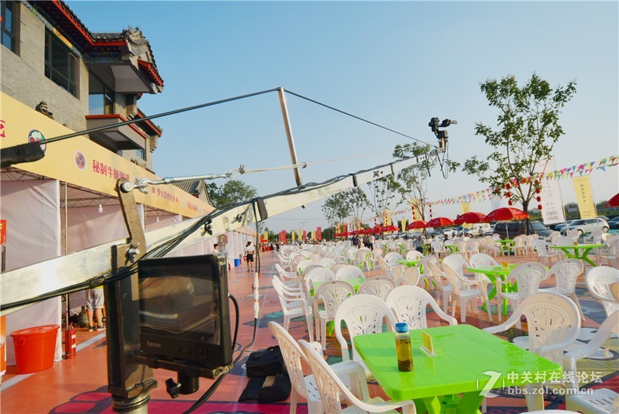 穿越.河洛古城首届仲夏夜啤酒文化节昨晚开幕