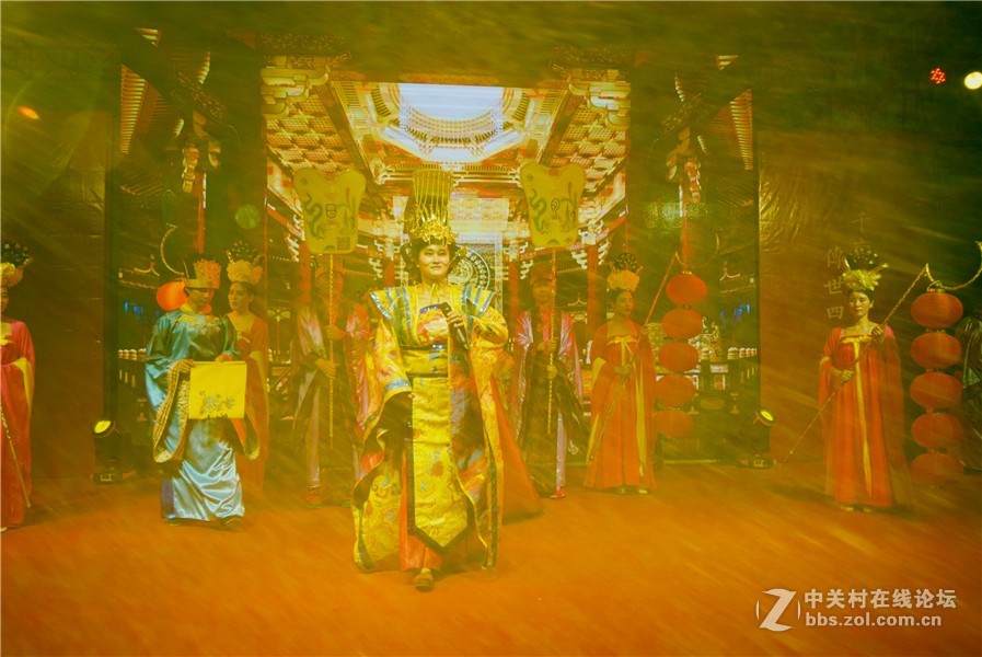 穿越.河洛古城首届仲夏夜啤酒文化节昨晚开幕