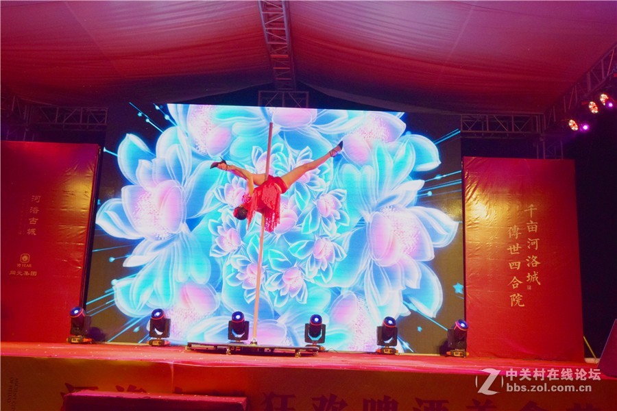 穿越.河洛古城首届仲夏夜啤酒文化节昨晚开幕