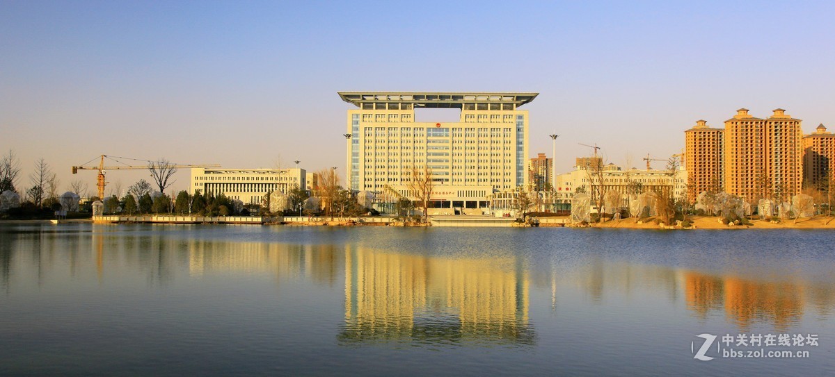 夕阳下的城市公园《下》