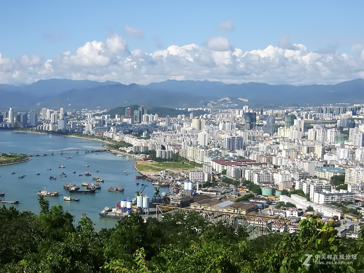 a2鹿回头鸟瞰三亚市貌1