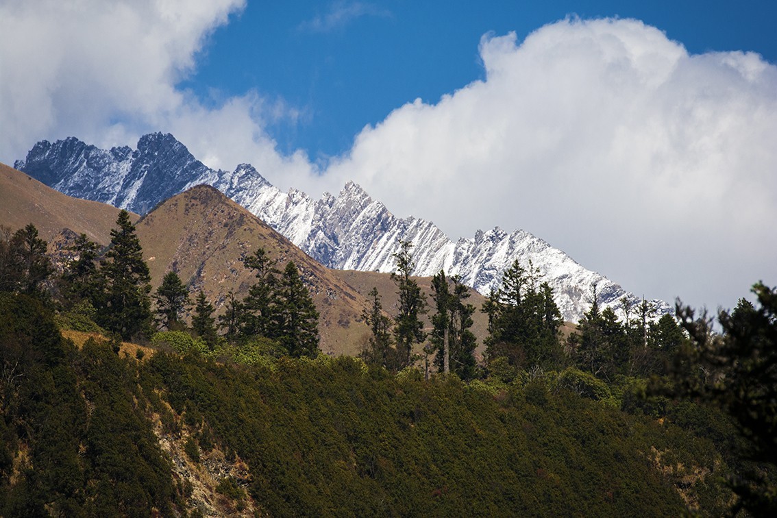 巴郎山雪山彩林