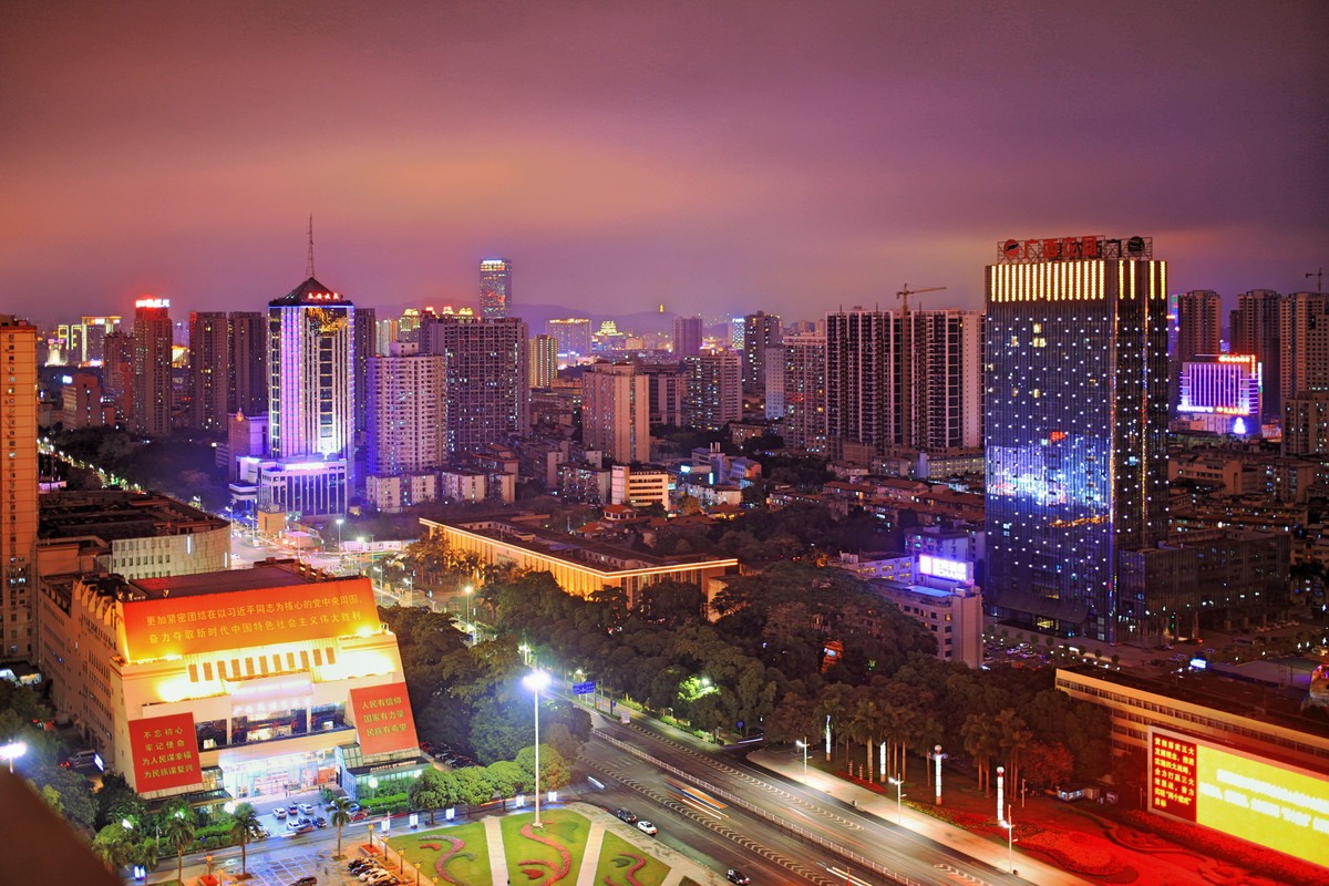 南宁市民族广场夜景