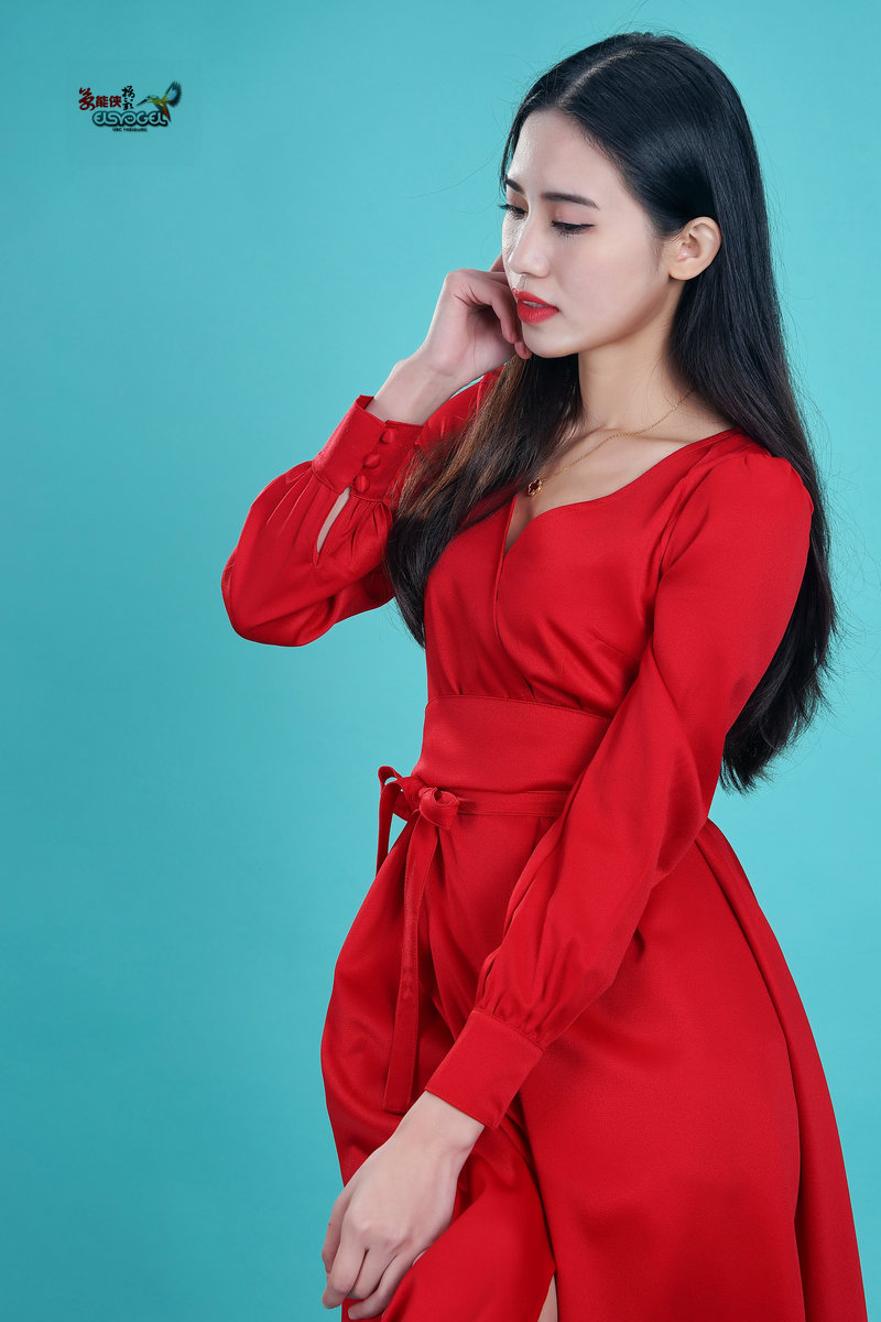 棚拍红衣少女羗羗