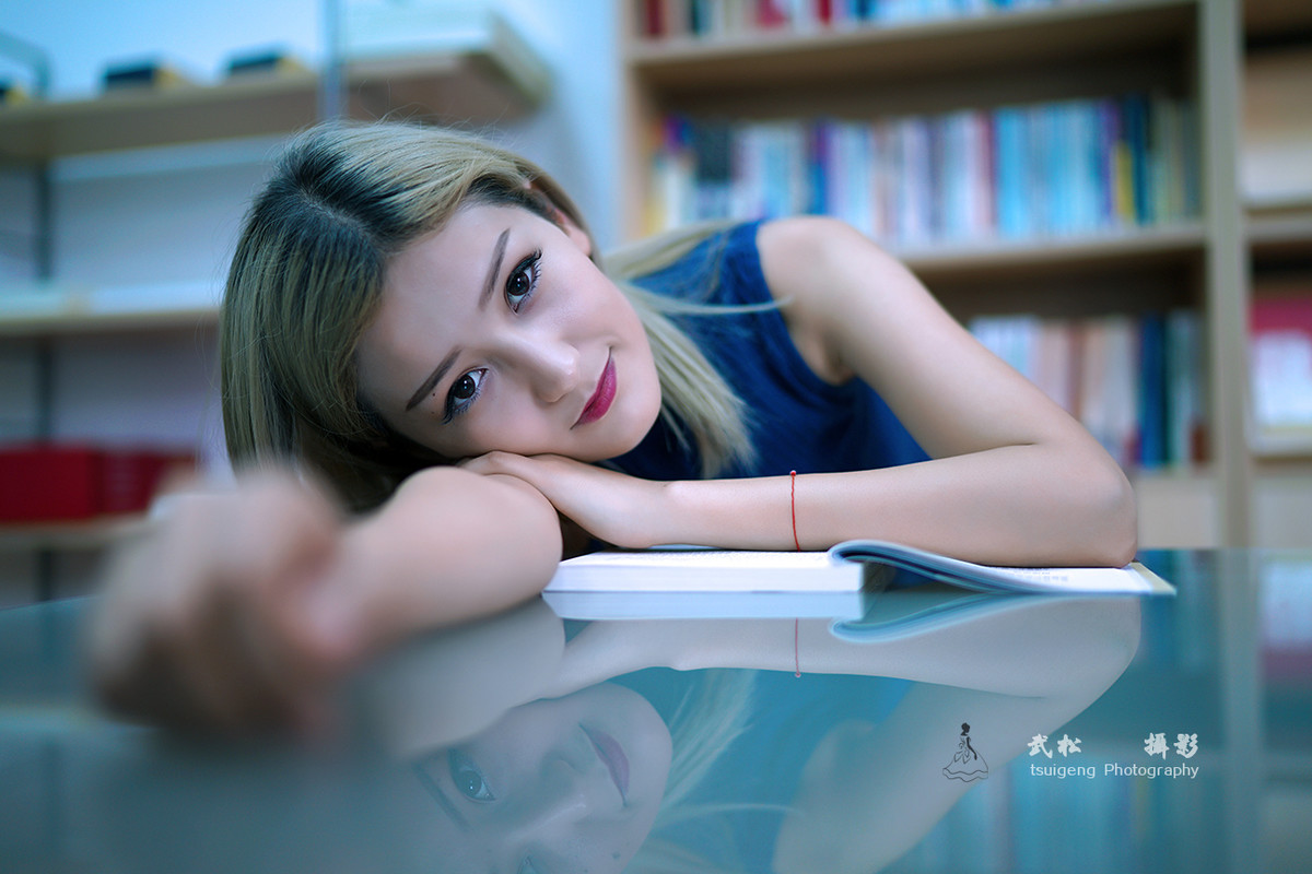 索尼ILCE-7RM2＋Distagon T* FE 35mm F1.4 ZA室内人像体验