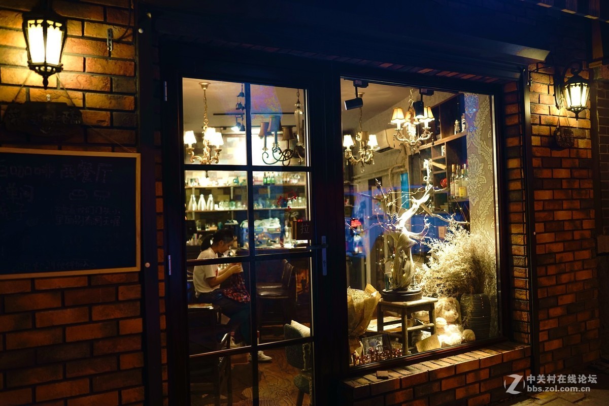 祝各位版主，老师们中秋快乐！（夜店）