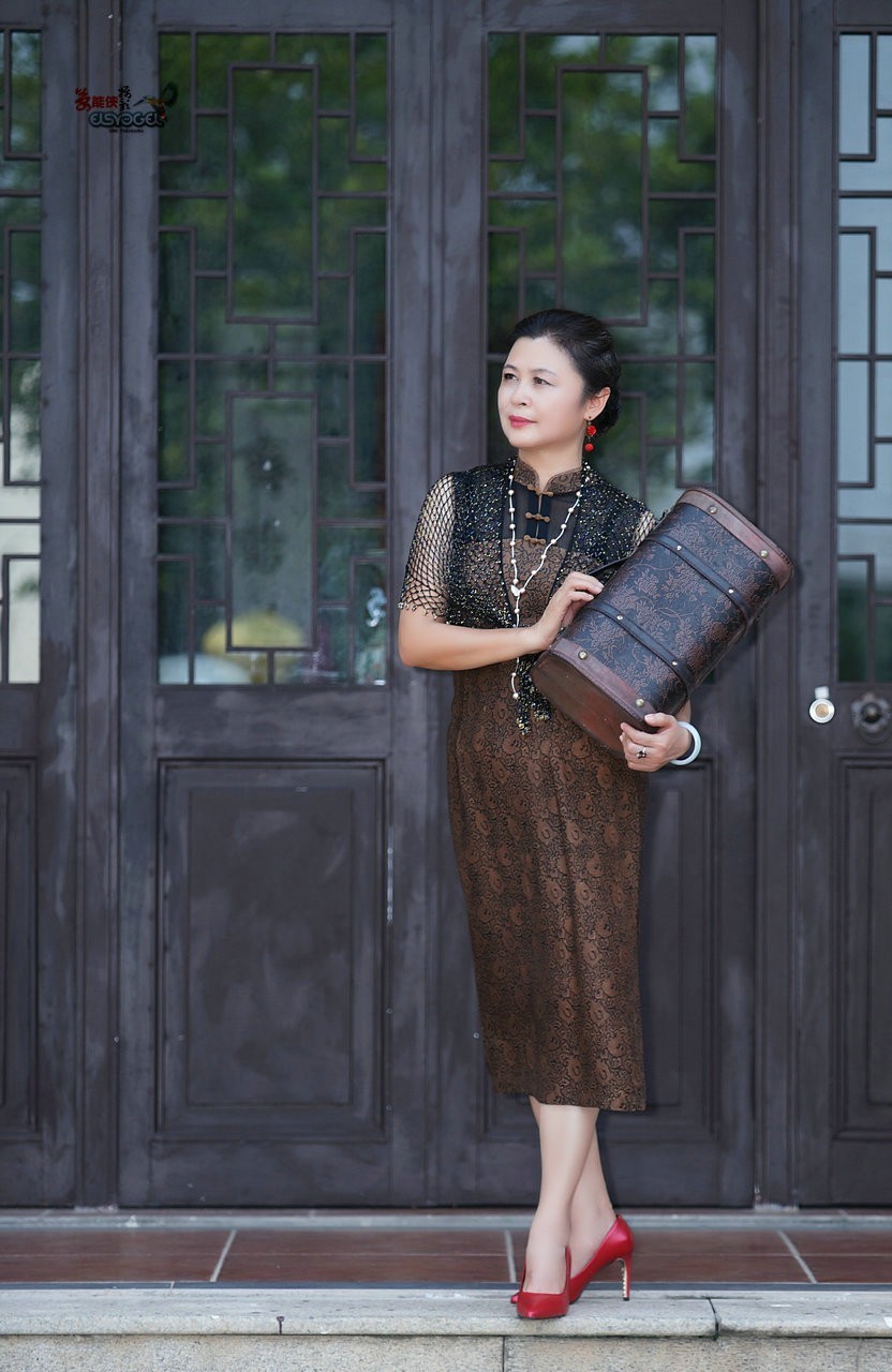 蒲洲花园香云纱旗袍自在