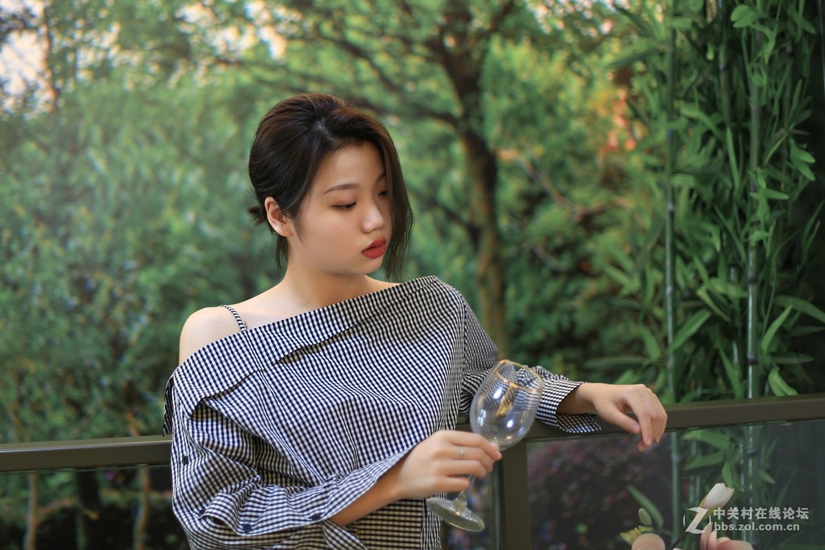 澜岸铭邸的女孩