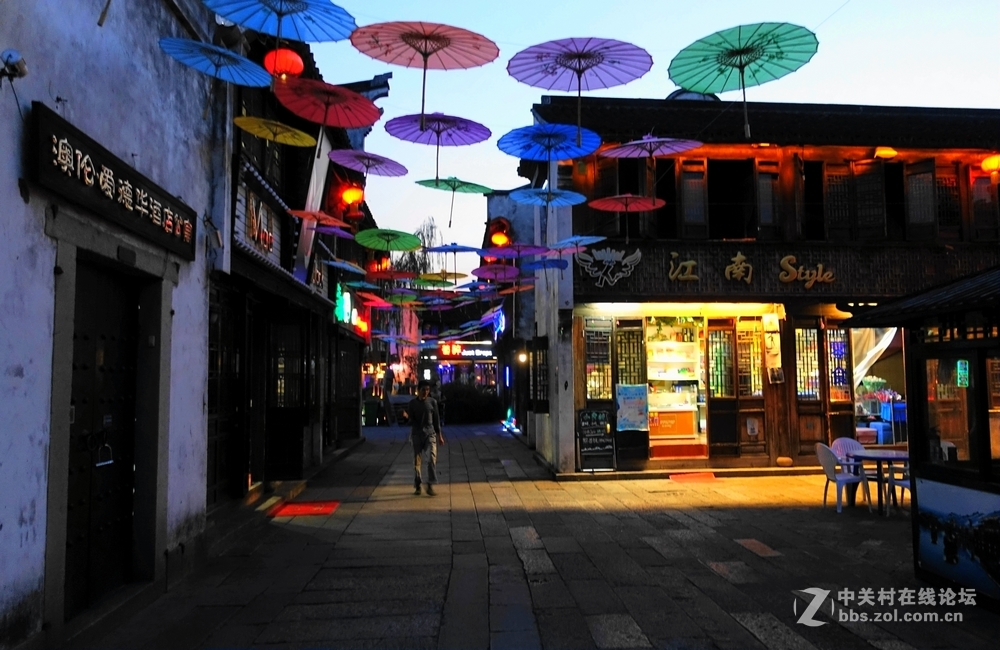 小双胞胎用索尼r100iv拍月河风光