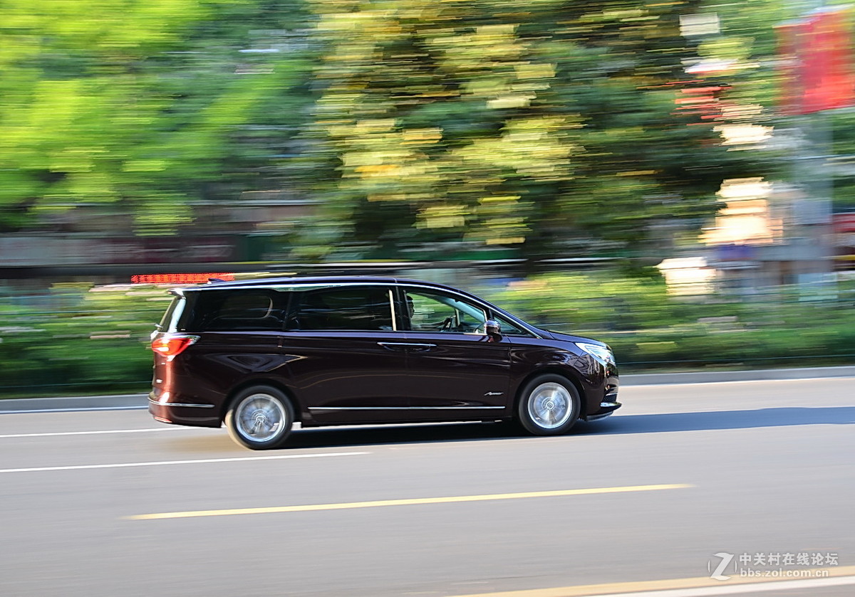 《 追随拍摄 》