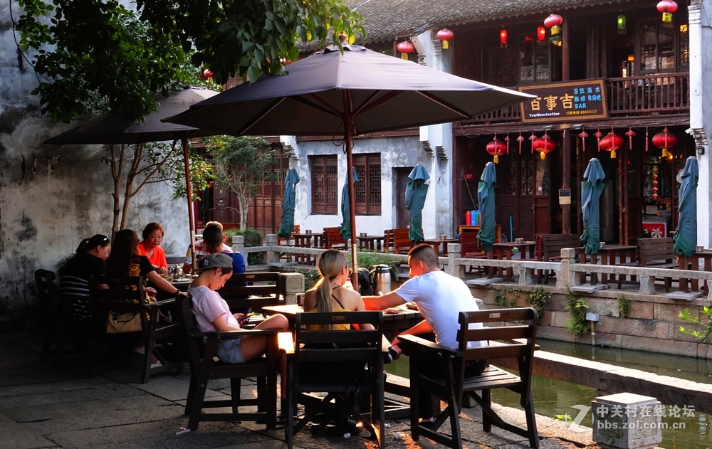 小双胞胎用索尼r100iv拍月河风光