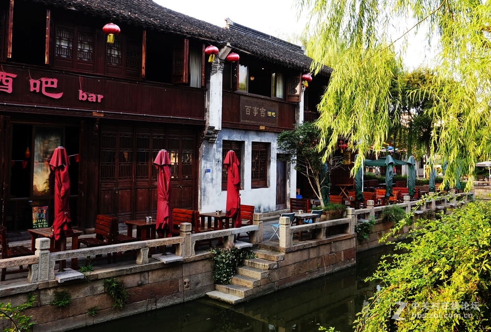 小双胞胎用索尼r100iv拍月河风光