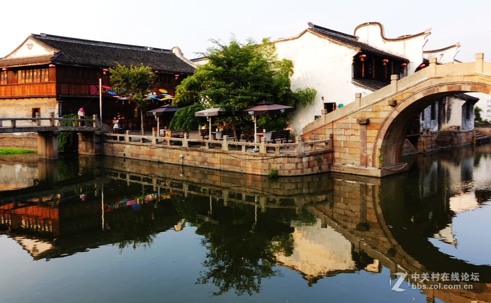 小双胞胎用索尼r100iv拍月河风光