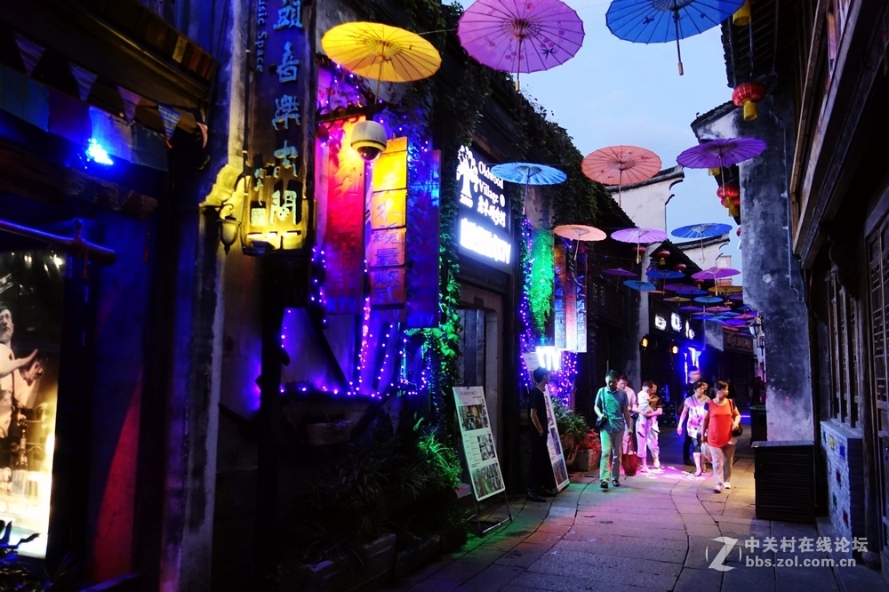 小双胞胎用索尼r100iv拍月河风光