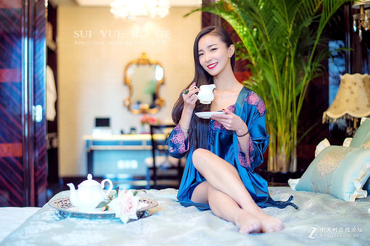 岁月如歌：蓝色气质   58mm f/1.4G镜头   室内自然光