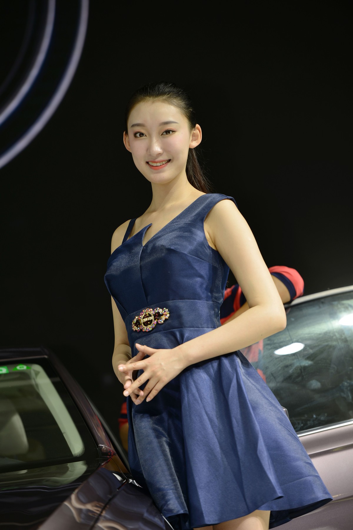 车展上的蓝黑调