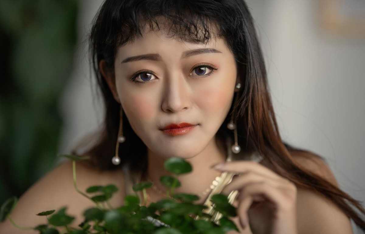 明眸善睐