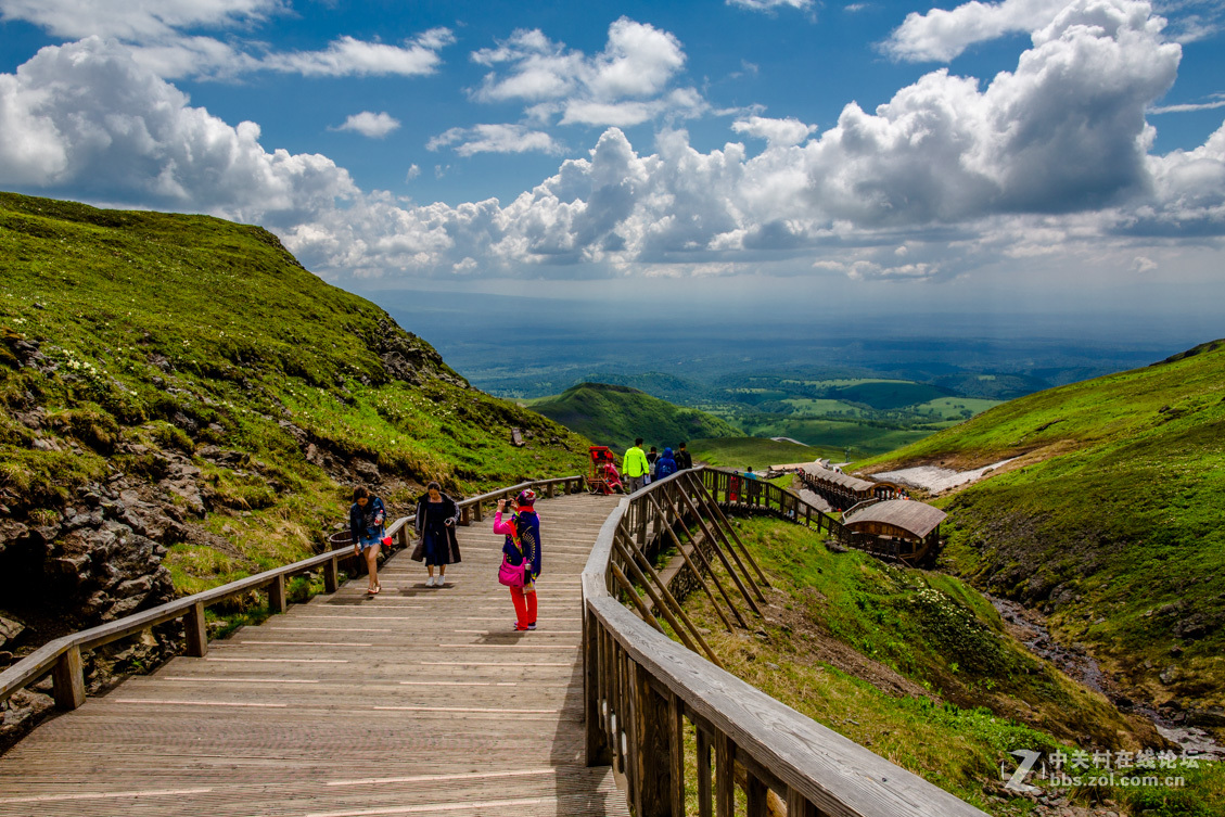 雨后露真容 — 长白山天池西坡