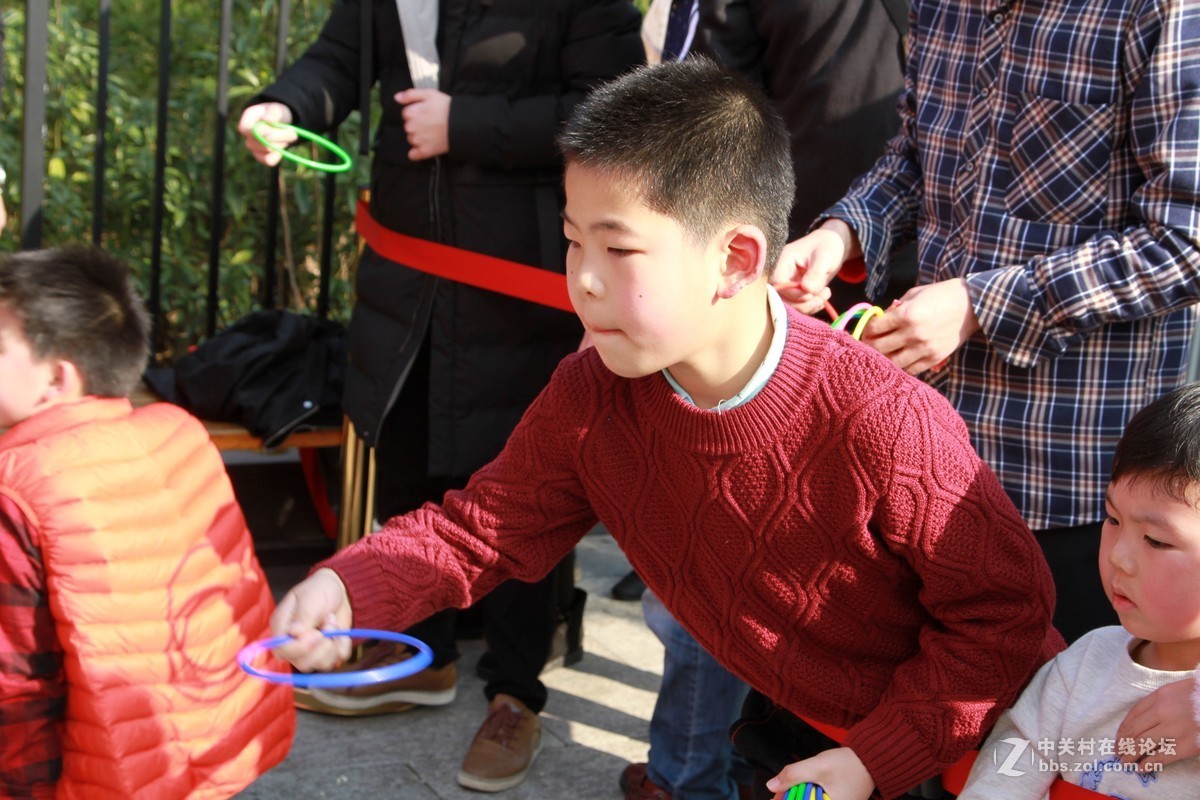 〈我大胖外孙过年游园，套圈〉