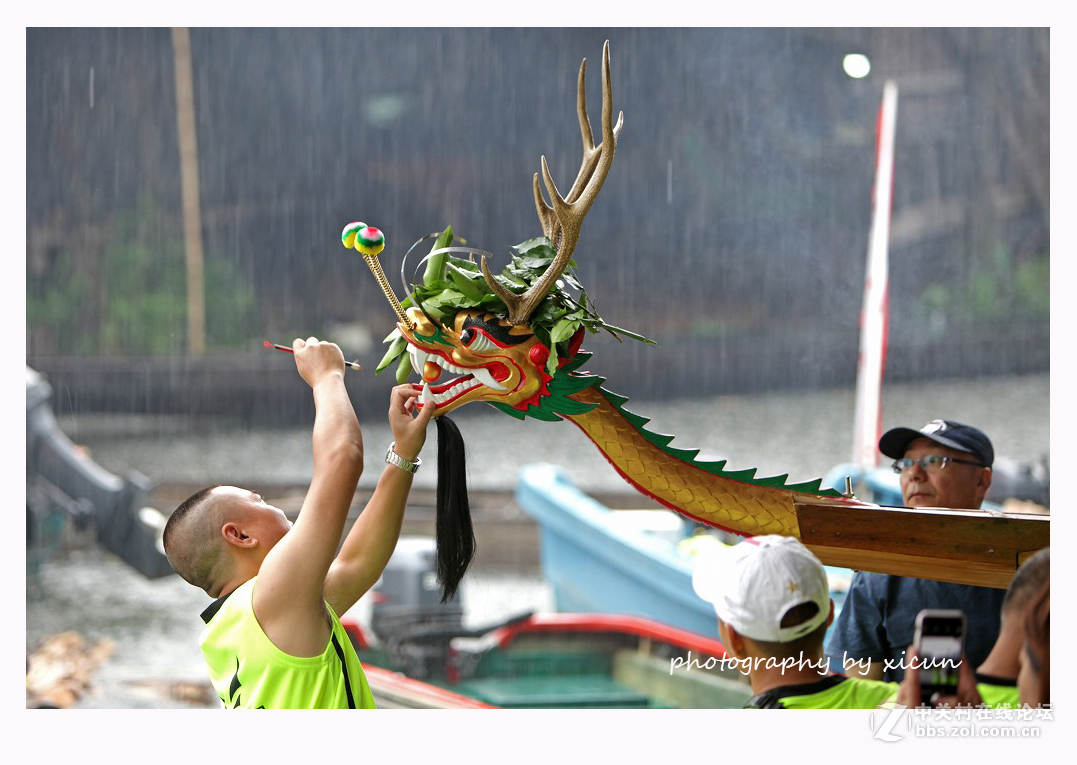 龙舟下水