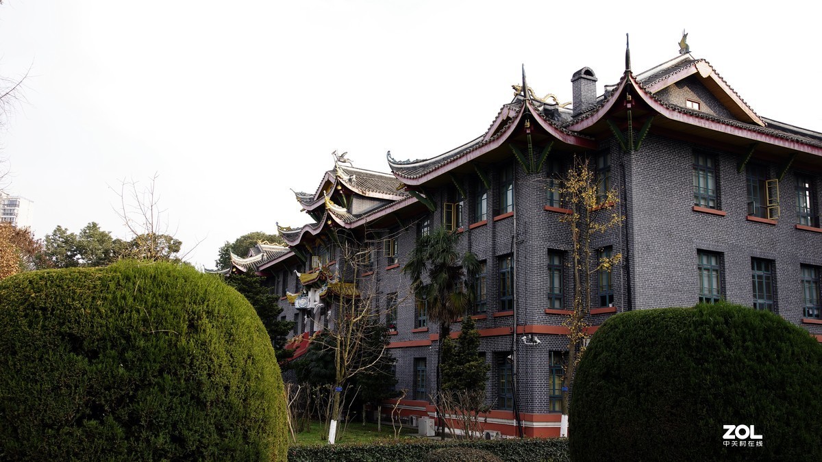 四川大学华西医学院校区1914年建校时期的老建筑去年曾经发过不全今又