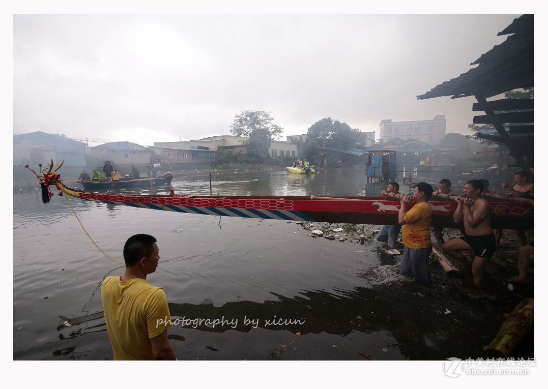 龙舟下水