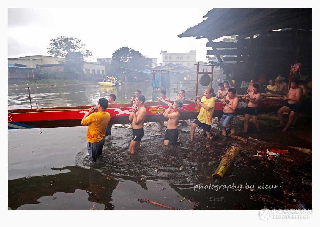 龙舟下水