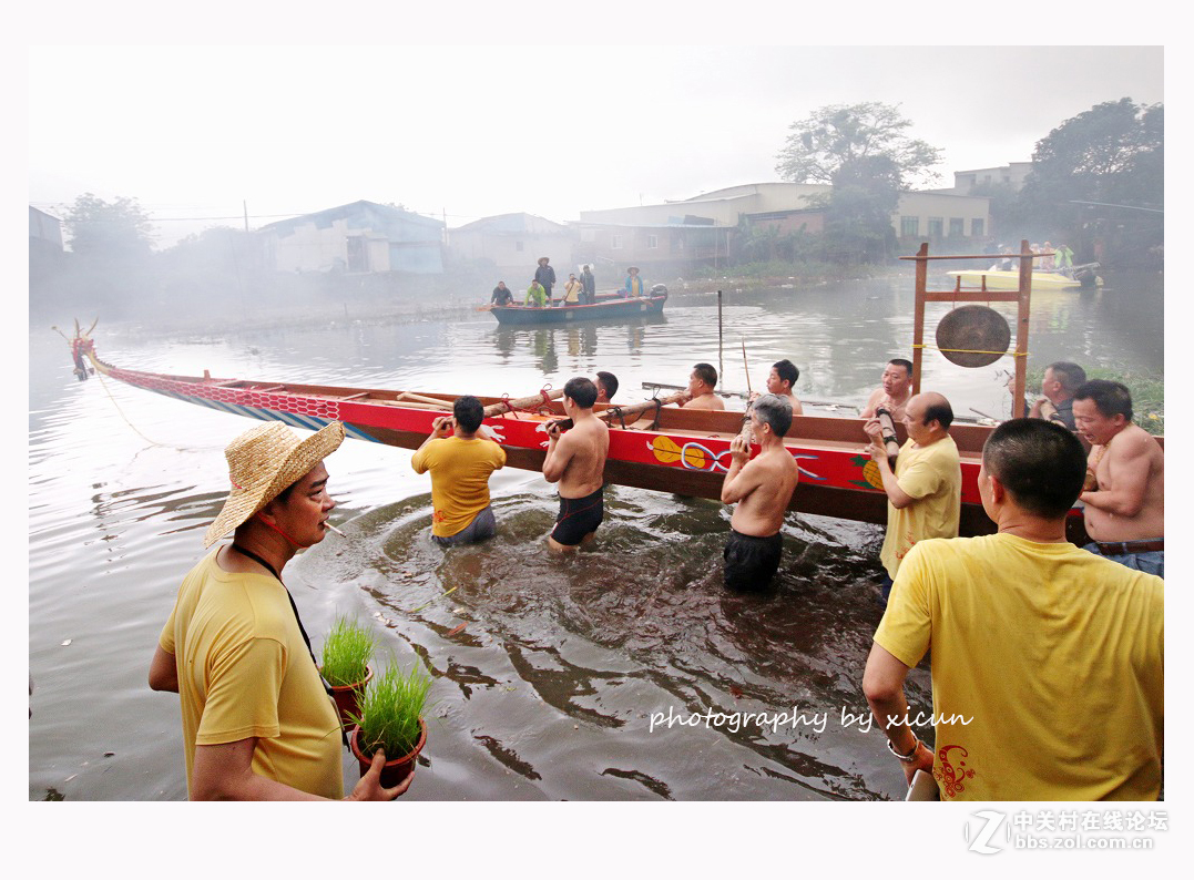 龙舟下水