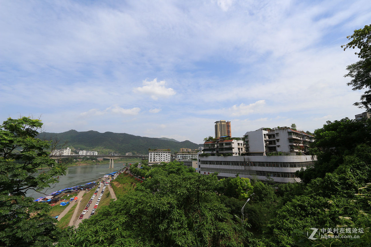 嘉陵江边北碚老城(镜头佳能efs10-22.3.5-4.5usm)