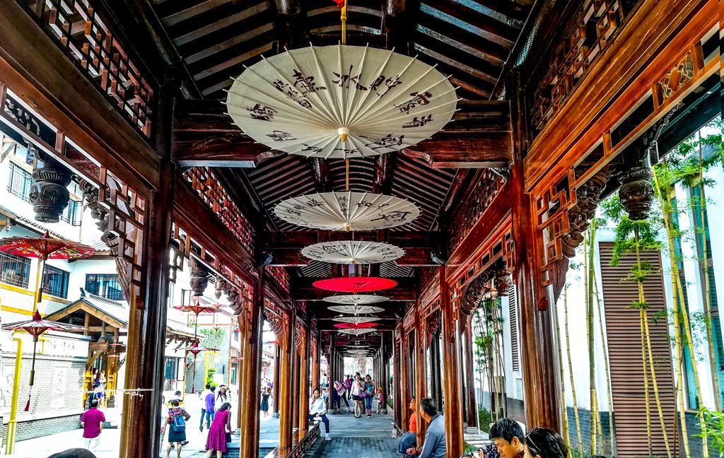 《伞里》泸州分水