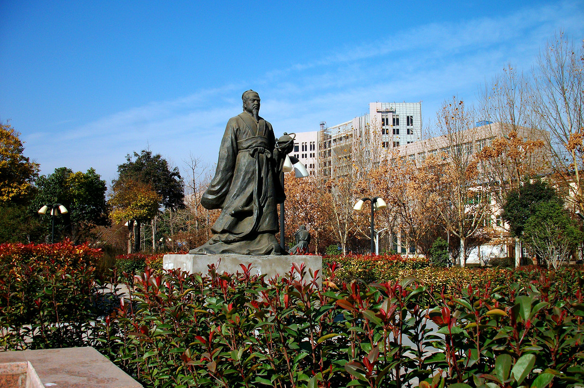 华晶手机还是不错的，拍照我一直用它