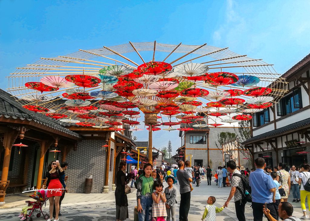 《伞里》泸州分水