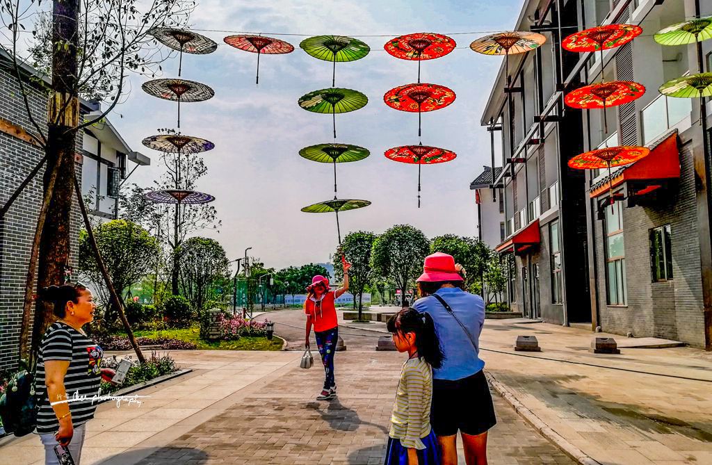 《伞里》泸州分水