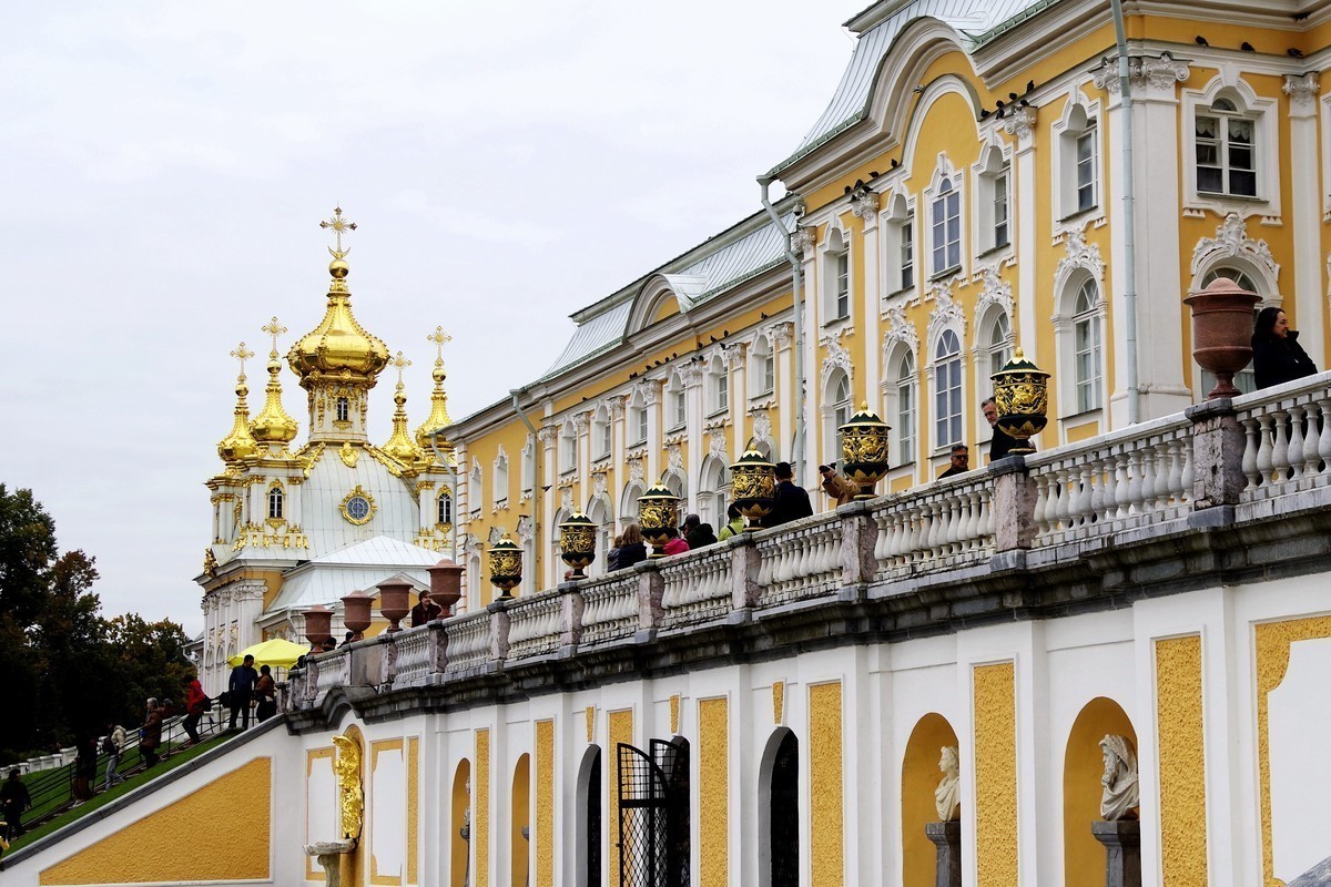 俄罗斯～叶卡捷林娜宫，始建于1717年，为彼得大帝一世的妻子叶卡捷林娜而建的消夏别墅，巴洛克的华美，古典