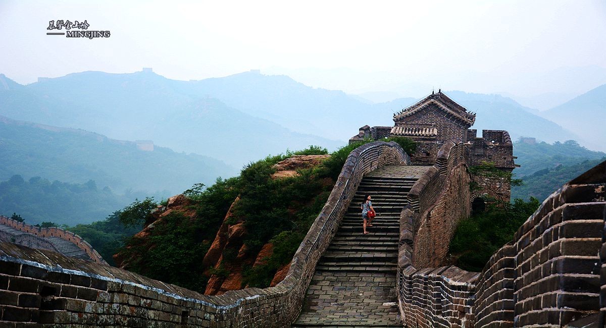 雾锁金山 ——   晨攀长城。