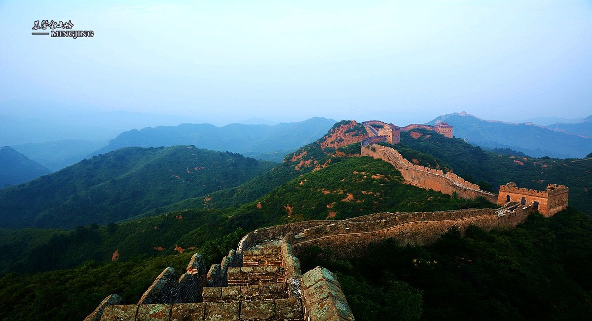 雾锁金山 ——   晨攀长城。