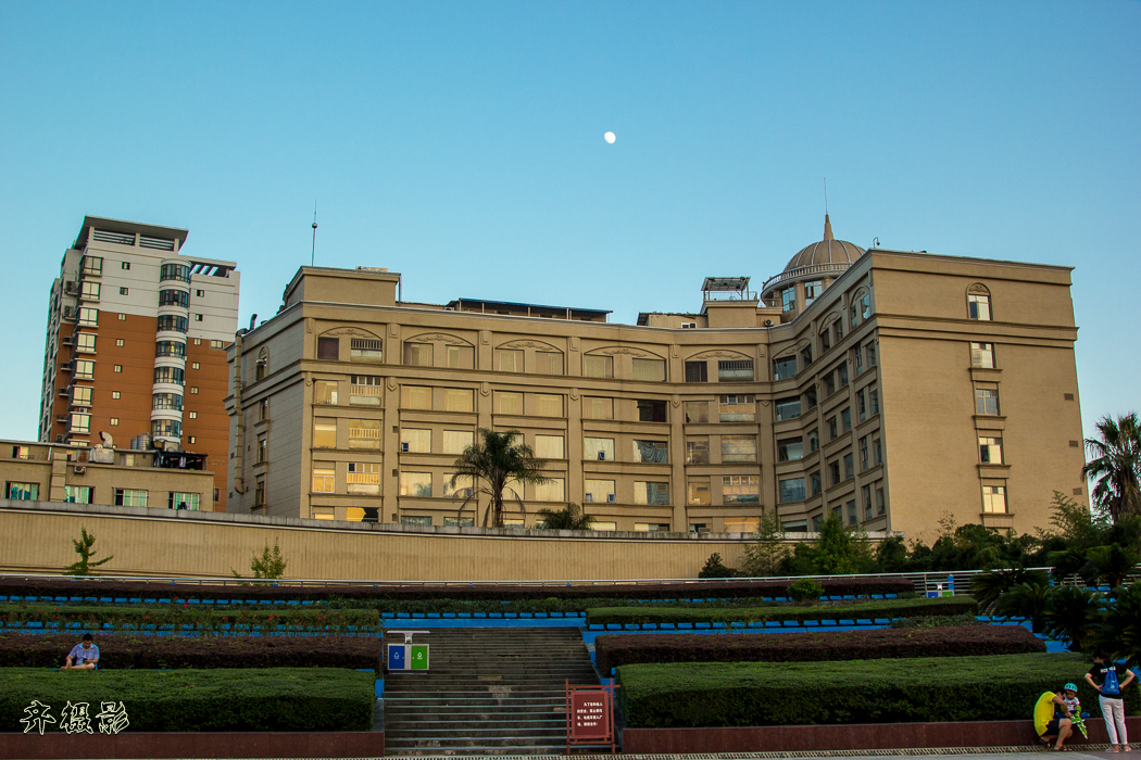 晨沐广场轮滑小朋友