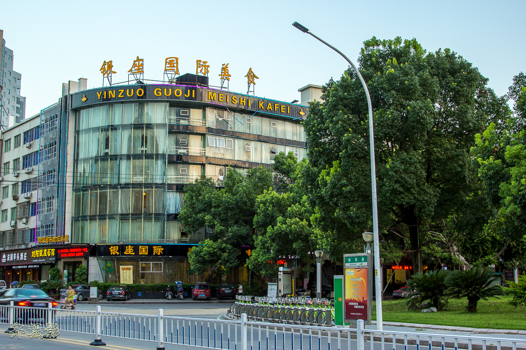 晨沐广场轮滑小朋友