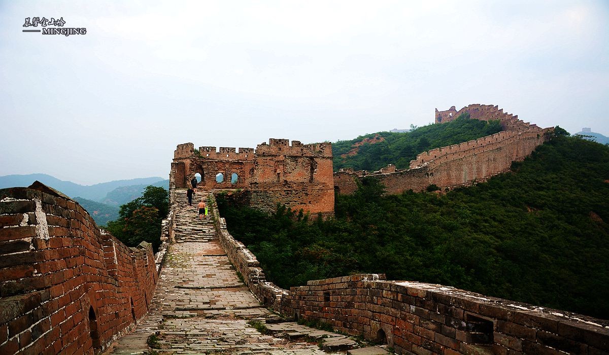 雾锁金山 ——   晨攀长城。