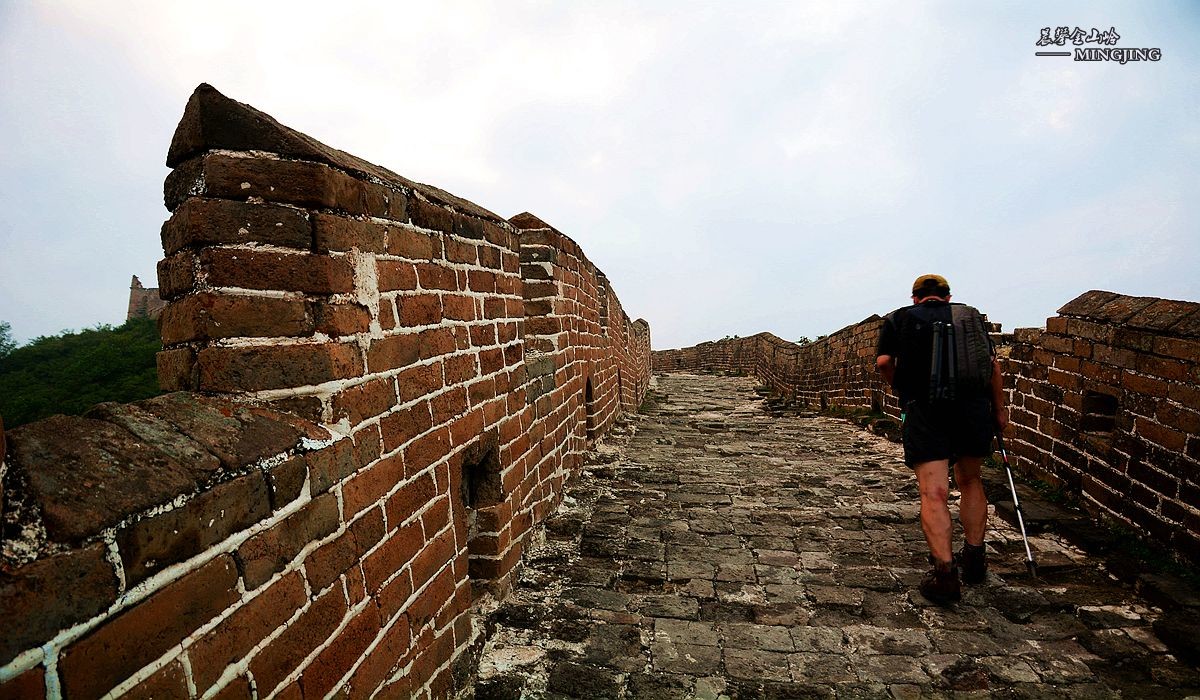 雾锁金山 ——   晨攀长城。