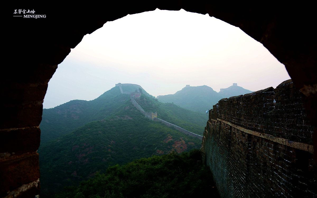 雾锁金山 ——   晨攀长城。