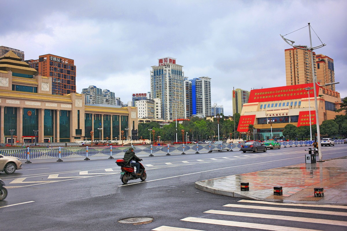 南宁市民族广场新民立交阴雨天风景