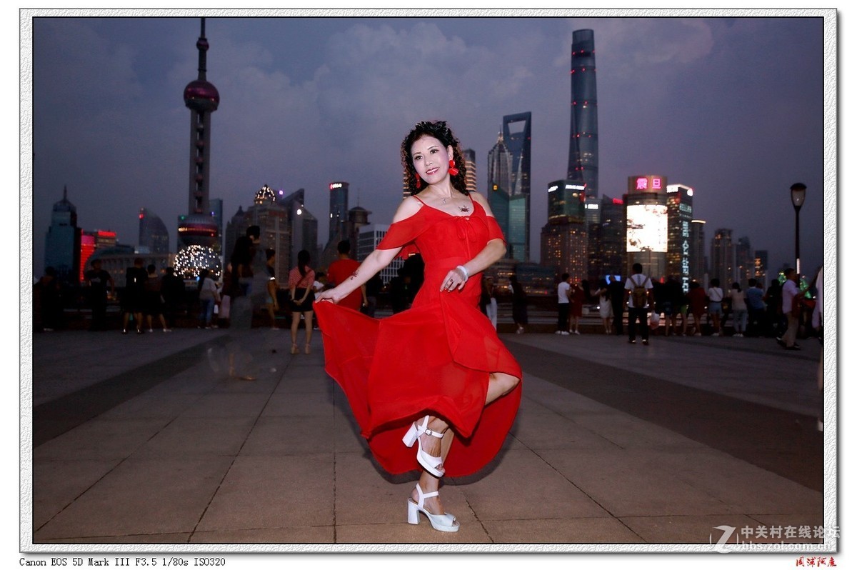 上海外滩夜景人像