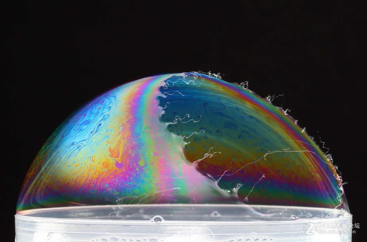 肥皂泡的色彩及破裂瞬间