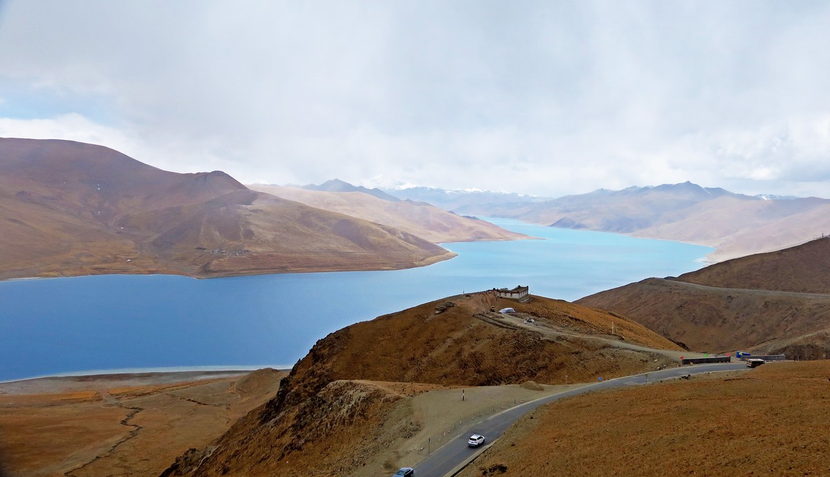 天上西藏------ 羊 卓 雍 措